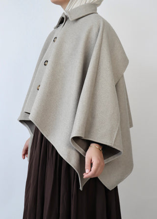 Cape mit Knöpfen | Taupe