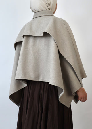 Cape mit Knöpfen | Taupe