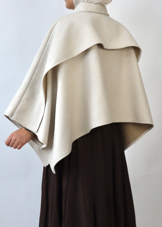 Cape mit Knöpfen | Beige