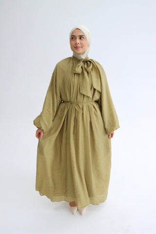 Elegantes Maxikleid mit Schalkragen in Oliv