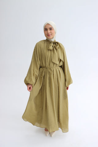 Elegantes Maxikleid mit Schalkragen in Oliv
