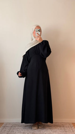 Tailliertes Kleid mit Ballonärmel