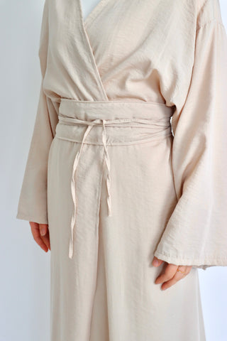 Kimono mit Bindegürtel in Beige