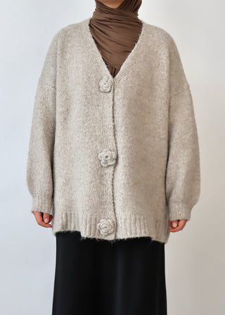Strickjacke mit Blumen Knöpfen | Beige