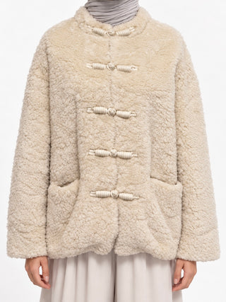 Teddyjacke mit Knebelverschlüssen