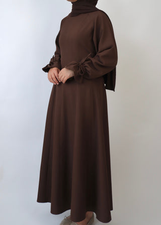 Tailliertes Kleid zum Binden