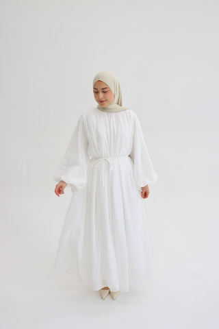 Langes Kleid mit Raffung in Weiß