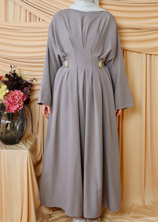 Tailliertes Kleid | Taupe