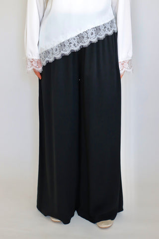 Weite Stoffhose in Schwarz