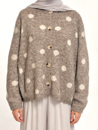 Gepunkteter Strickcardigan mit passendem Schal
