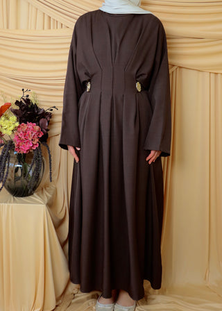 Tailliertes Kleid | Braun