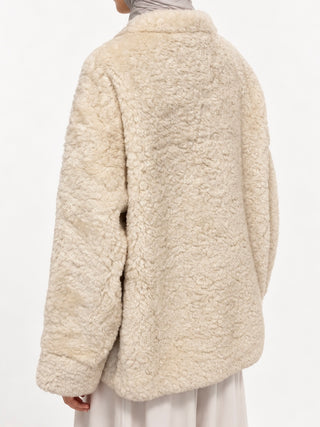 Teddyjacke mit Knebelverschlüssen