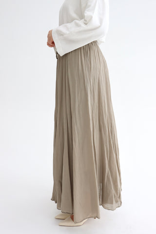 Baumwollrock mit Crinkle-Effekt in Taupe