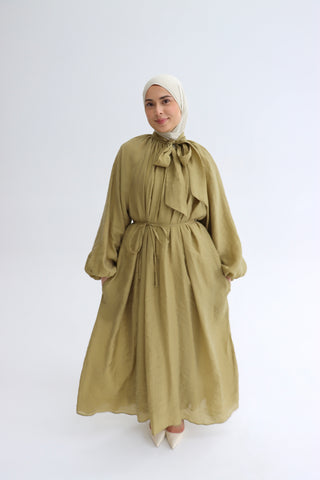 Elegantes Maxikleid mit Schalkragen in Oliv