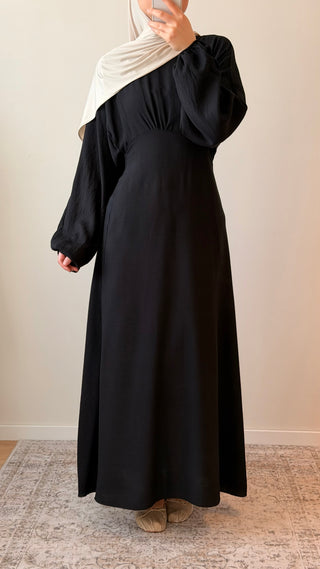 Tailliertes Kleid mit Ballonärmel
