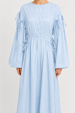 Maxikleid mit Ballonärmeln und Bindedetails | Blau