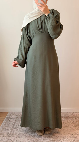 Tailliertes Kleid mit Ballonärmel
