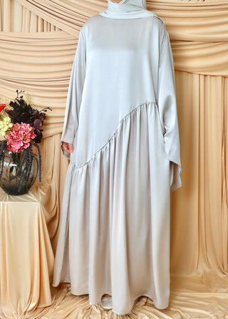 Fließendes Maxikleid mit Volant | Beige