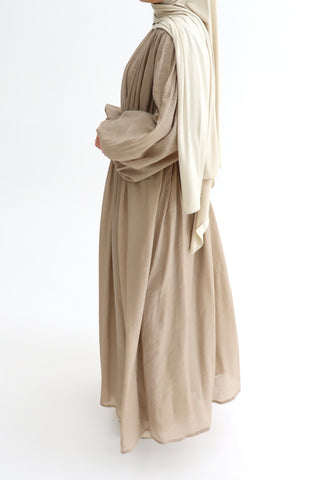 Langes Kleid mit Raffung in Taupe