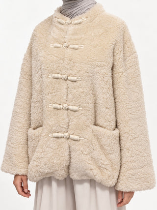 Teddyjacke mit Knebelverschlüssen