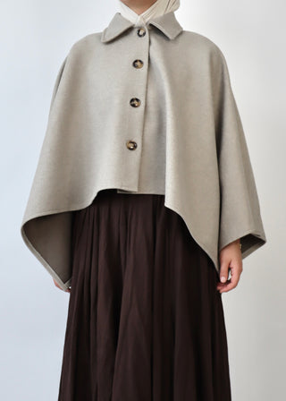Cape mit Knöpfen | Taupe