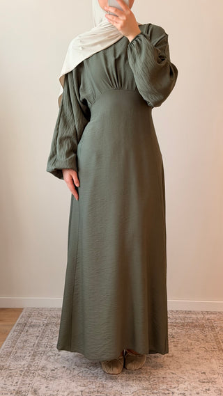 Tailliertes Kleid mit Ballonärmel