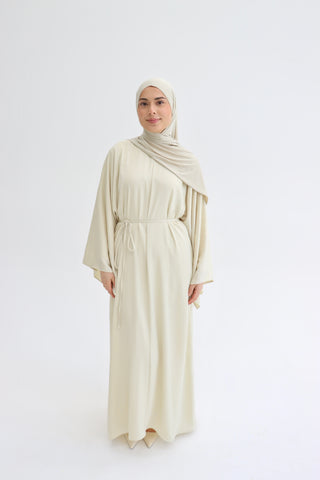 Satin-Maxikleid mit Fledermausärmeln in Ecru