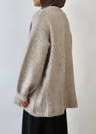 Strickjacke mit Blumen Knöpfen | Beige
