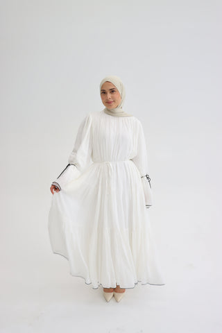 Maxikleid mit Ballonärmeln und Bindedetails in Weiß