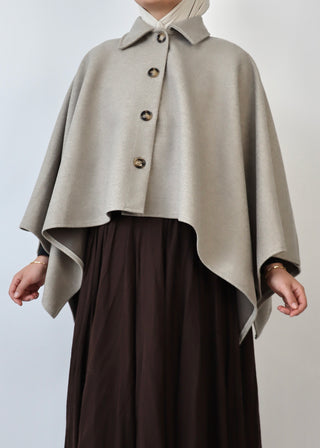 Cape mit Knöpfen | Taupe