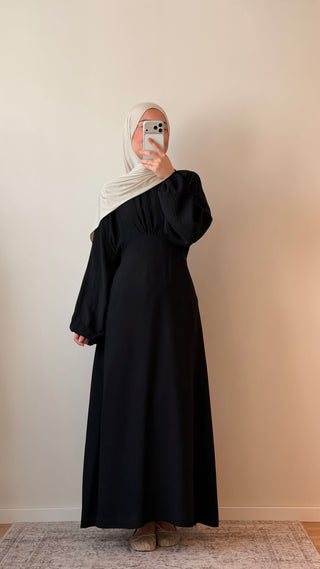 Tailliertes Kleid mit Ballonärmel