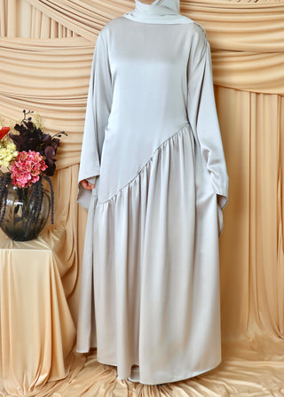 Fließendes Maxikleid mit Volant | Beige