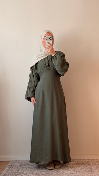 Tailliertes Kleid mit Ballonärmel