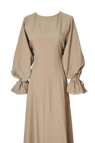 Tailliertes Kleid zum Binden