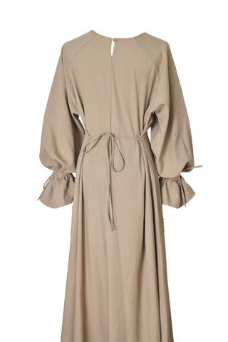 Tailliertes Kleid zum Binden